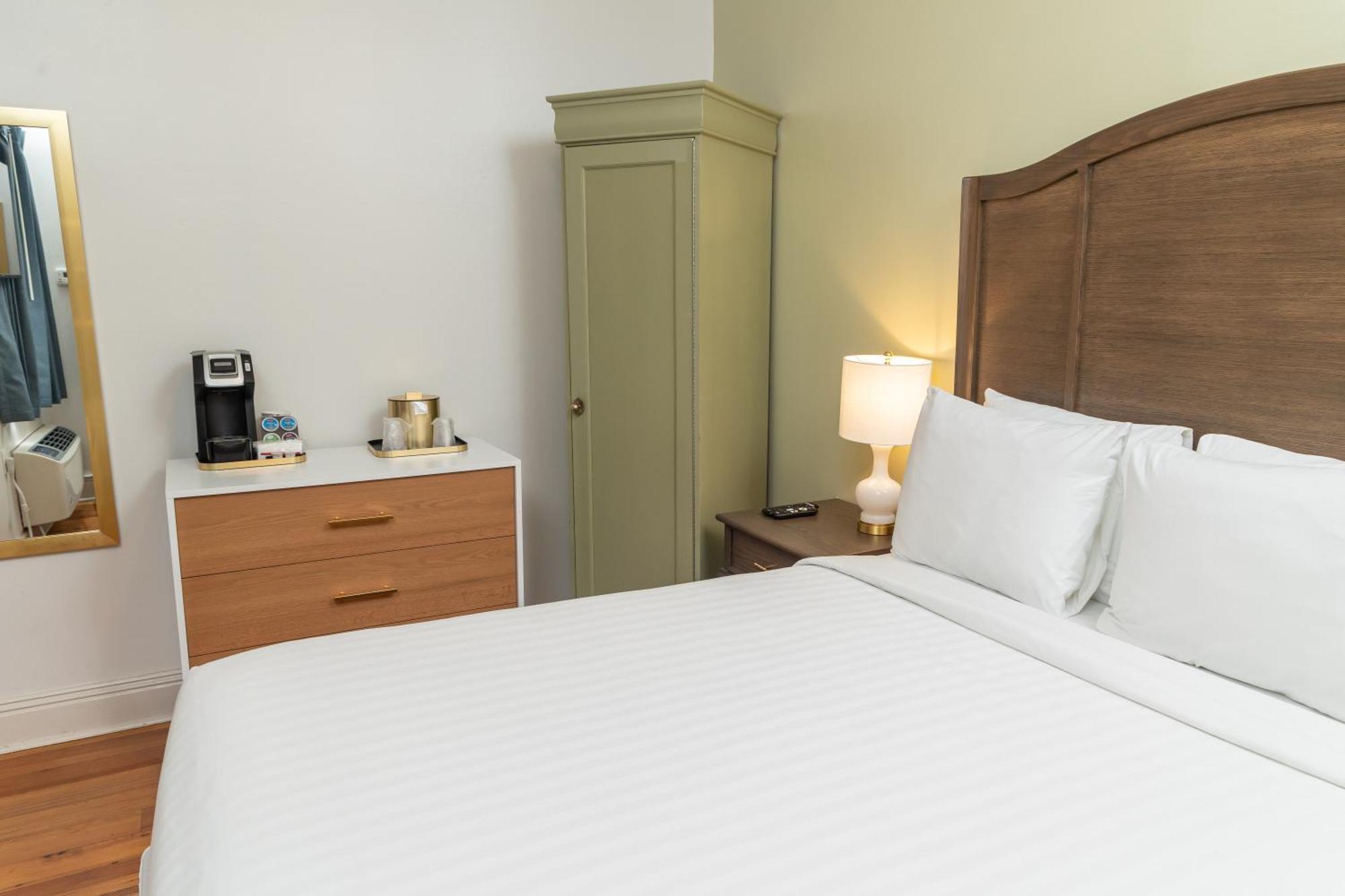 Lamothe House Hotel A French Quarter Guest Houses Property Ню Орлиънс Екстериор снимка